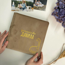 Персоналізований дитячий альбом із динозавриком. Велюрова обкладинка. Формат 23х23 Персоналізований дитячий альбом із динозавриком. Велюрова обкладинка. Формат 23х23