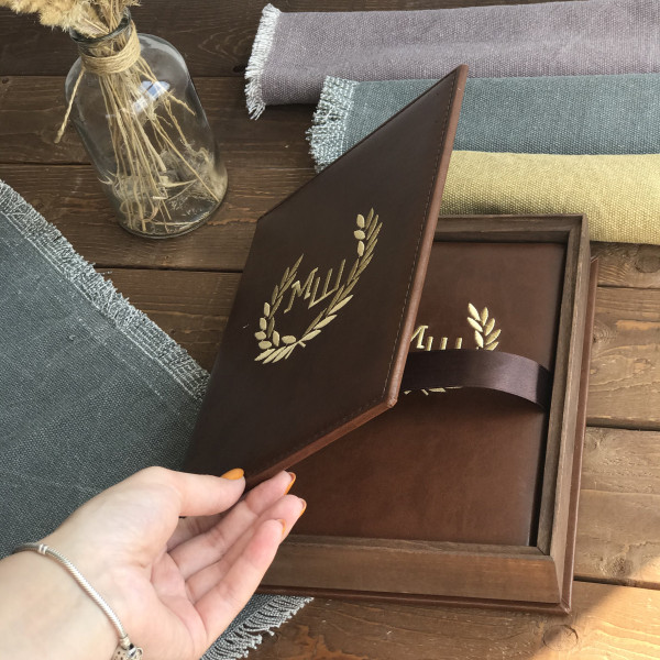 Упаковка під блокнот "Present Box" з вишивкою "Premium" Упаковка під блокнот "Present Box" з вишивкою "Premium"