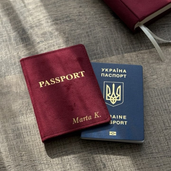Іменна обкладинка на паспорт з велюру. Іменна обкладинка на паспорт з велюру.